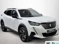 Usado Peugeot 2008 Allure 101 CV (74 kW) 2023 Plateado SUV