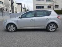 Usado Kia Ceed 90 CV (66 kW) 2010 Gris / plata Utilitario