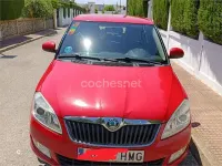 Usado Skoda Fabia Ambition 60 CV (44 kW) 2012 Rojo Berlina
