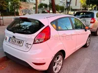 Usado Ford Fiesta Trend 100 CV (73 kW) 2014 Blanco Utilitario