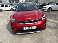 Usado Kia Stonic 100 CV (73 kW) 2022 Granate SUV