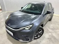 Usado Lexus LBX 136 CV (100 kW) 2025 Gris / plata SUV