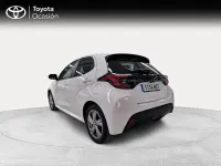 Usado Toyota Yaris Hybrid Active 116 CV (85 kW) 2025 Blanco Berlina