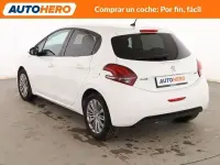 Usado Peugeot 208 Style 82 CV (60 kW) 2016 Blanco Utilitario