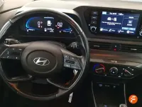 Usado Hyundai i20 100 CV (73 kW) 2024 Gris Utilitario
