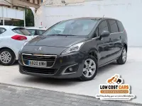 Usado Peugeot 5008 Active 115 CV (84 kW) 2013 Gris / plata Monovolumen