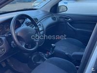 Usado Ford Focus Ambiente 100 CV (73 kW) 2001 Gris / plata Berlina