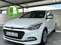 Usado Hyundai i20 84 CV (61 kW) 2016 Blanco Berlina