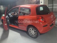 Usado Renault Clio II Dynamique 105 CV (77 kW) 2006 Rojo Berlina