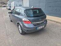Usado Opel Astra Edition 80 CV (58 kW) 2005 Gris / plata Berlina