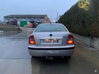 Usado Skoda Octavia Elegance 110 CV (80 kW) 2001 Gris / plata Berlina