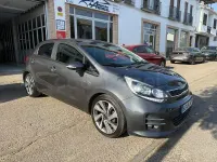Usado Kia Rio 84 CV (61 kW) 2017 Gris / plata Berlina