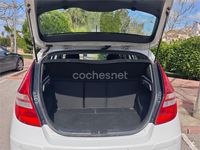 Usado Hyundai i30 Comfort 90 CV (66 kW) 2011 Blanco Berlina