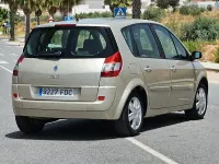 Usado Renault Scénic Dynamique 105 CV (77 kW) 2007 Marrón Monovolumen