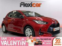 Usado Toyota Yaris Hybrid Active 116 CV (85 kW) 2023 Rojo