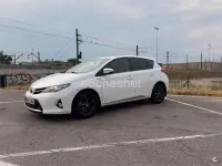 Usado Toyota Auris Active 132 CV (97 kW) 2014 Blanco Berlina