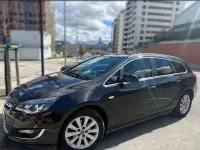 Usado Opel Astra Business 110 CV (80 kW) 2013 Negro Familiar