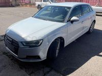 Usado Audi A3 Ambiente 150 CV (110 kW) 2019 Blanco Berlina
