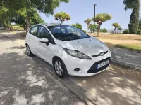 Usado Ford Fiesta Trend 68 CV (50 kW) 2010 Blanco Berlina