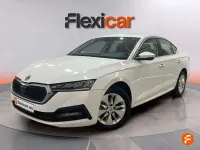 Usado Skoda Octavia Selection 116 CV (85 kW) 2022 Blanco Utilitario