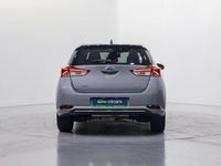 Usado Toyota Auris Hybrid 99 CV (72 kW) 2017 Plateado Berlina