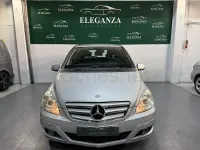 Usado Mercedes B180 Sport Edition 109 CV (80 kW) 2010 Gris / plata Monovolumen