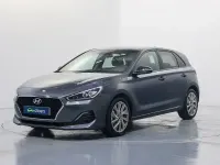 Usado Hyundai i30 140 CV (102 kW) 2018 Gris / plata Berlina