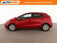 Usado Kia Rio 75 CV (55 kW) 2016 Rojo Utilitario
