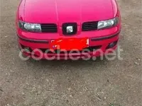 Usado Seat Leon 110 CV (80 kW) 2003 Rosa Utilitario
