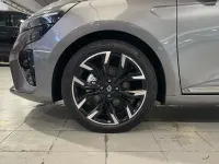 Nuevo Renault Clio V Techno 143 CV (105 kW) 2025 Gris Berlina