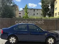 Usado VW Bora Trendline 115 CV (84 kW) 2001 Azul Berlina