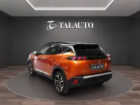 Usado Peugeot 2008 GT 130 CV (95 kW) 2021 Naranja SUV