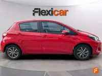 Usado Toyota Yaris Active 69 CV (50 kW) 2018 Rojo Utilitario