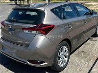 Usado Toyota Auris Hybrid Active 136 CV (100 kW) 2015 Beige Berlina