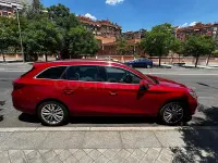 Usado Seat Leon XCELLENCE 150 CV (110 kW) 2022 Rojo Familiar