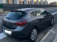 Usado Opel Astra Cosmo 110 CV (80 kW) 2011 Gris / plata Berlina