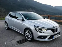 Usado Renault Mégane Zen 130 CV (95 kW) 2017 Gris / plata Berlina