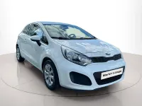 Usado Kia Rio 85 CV (62 kW) 2014 Blanco Berlina