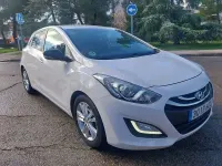 Usado Hyundai i30 GO! 110 CV (80 kW) 2014 Blanco Berlina