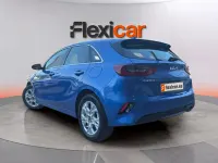 Usado Kia Ceed 101 CV (74 kW) 2024 Azul Utilitario