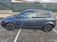 Usado VW Polo Highline 100 CV (73 kW) 2004 Gris / plata Utilitario