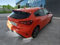 Usado Ford Focus ST-Line 125 CV (91 kW) 2025 Rojo Utilitario