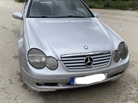Usado Mercedes C220 143 HP (105 kW) 2001 Cinzento Sedan