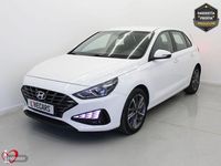 Usado Hyundai i30 110 CV (80 kW) 2021 Blanco Berlina