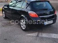 Usado Opel Astra Cosmo 100 CV (73 kW) 2005 Negro Berlina