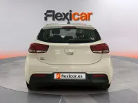 Usado Kia Rio 101 CV (74 kW) 2023 Blanco Berlina