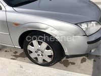 Usado Ford Mondeo Trend 125 CV (91 kW) 2001 Gris / plata Berlina