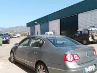 Usado VW Passat Sportline 140 CV (102 kW) 2005 Gris / plata Berlina
