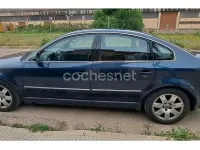 Usado VW Passat Comfortline 130 CV (95 kW) 2004 Azul Berlina