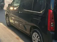 Usado Citroën Berlingo Feel 102 CV (75 kW) 2021 Negro Monovolumen